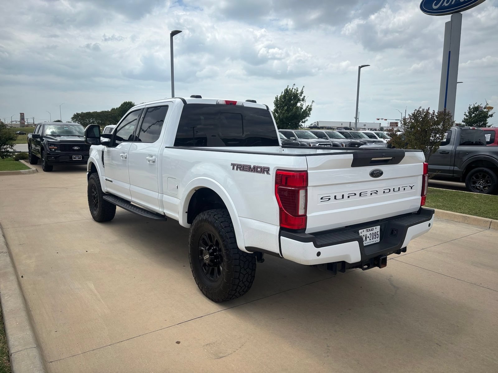 Certified 2022 Ford F250 Lariat w/ Tremor Off-Road Package AWD/4WD image 7