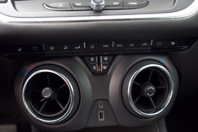Used 2025 Chevrolet Blazer LT FWD image 23