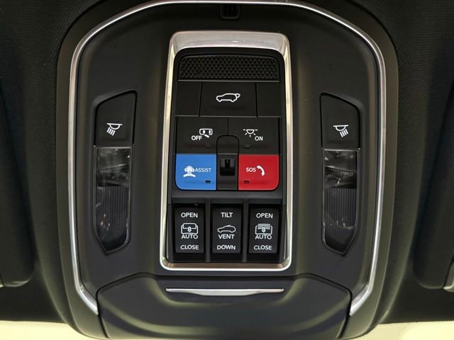 Used 2022 Jeep Wagoneer Series III w/ Premium Group I AWD/4WD image 33