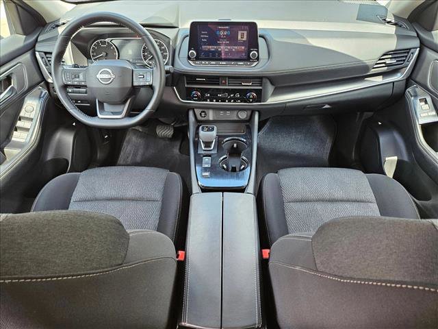 Used 2025 Nissan Rogue SV FWD image 18