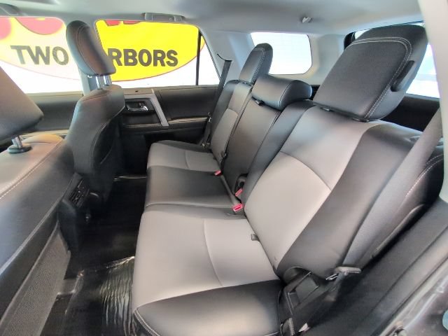 Used 2022 Toyota 4Runner SR5 Premium w/ Moonroof Package AWD/4WD image 29