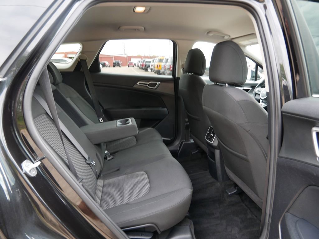 Used 2023 Kia Sportage LX AWD/4WD image 9