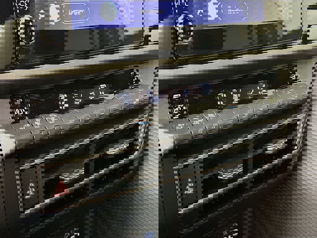 Used 2025 Toyota Camry SE image 18