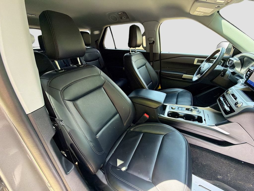 Certified 2023 Ford Explorer XLT w/ Equipment Group 202A AWD/4WD image 30