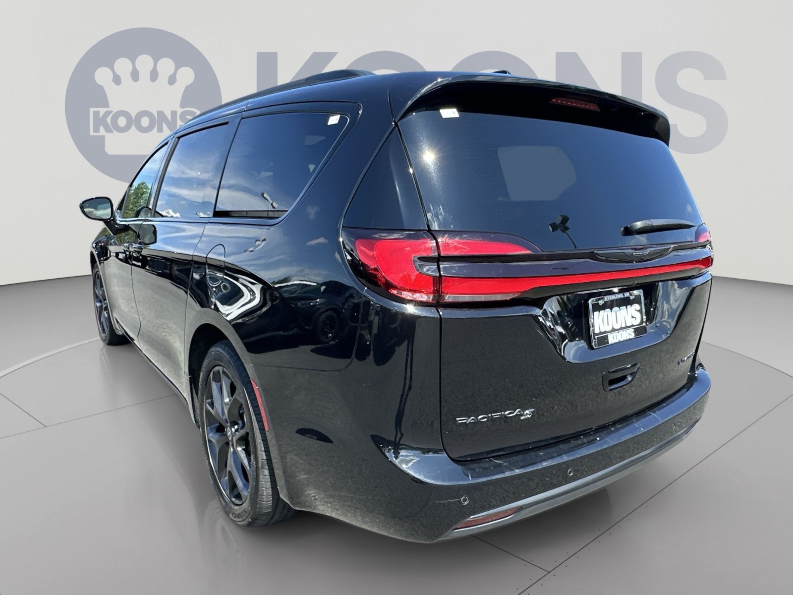 Used 2025 Chrysler Pacifica Limited FWD image 14