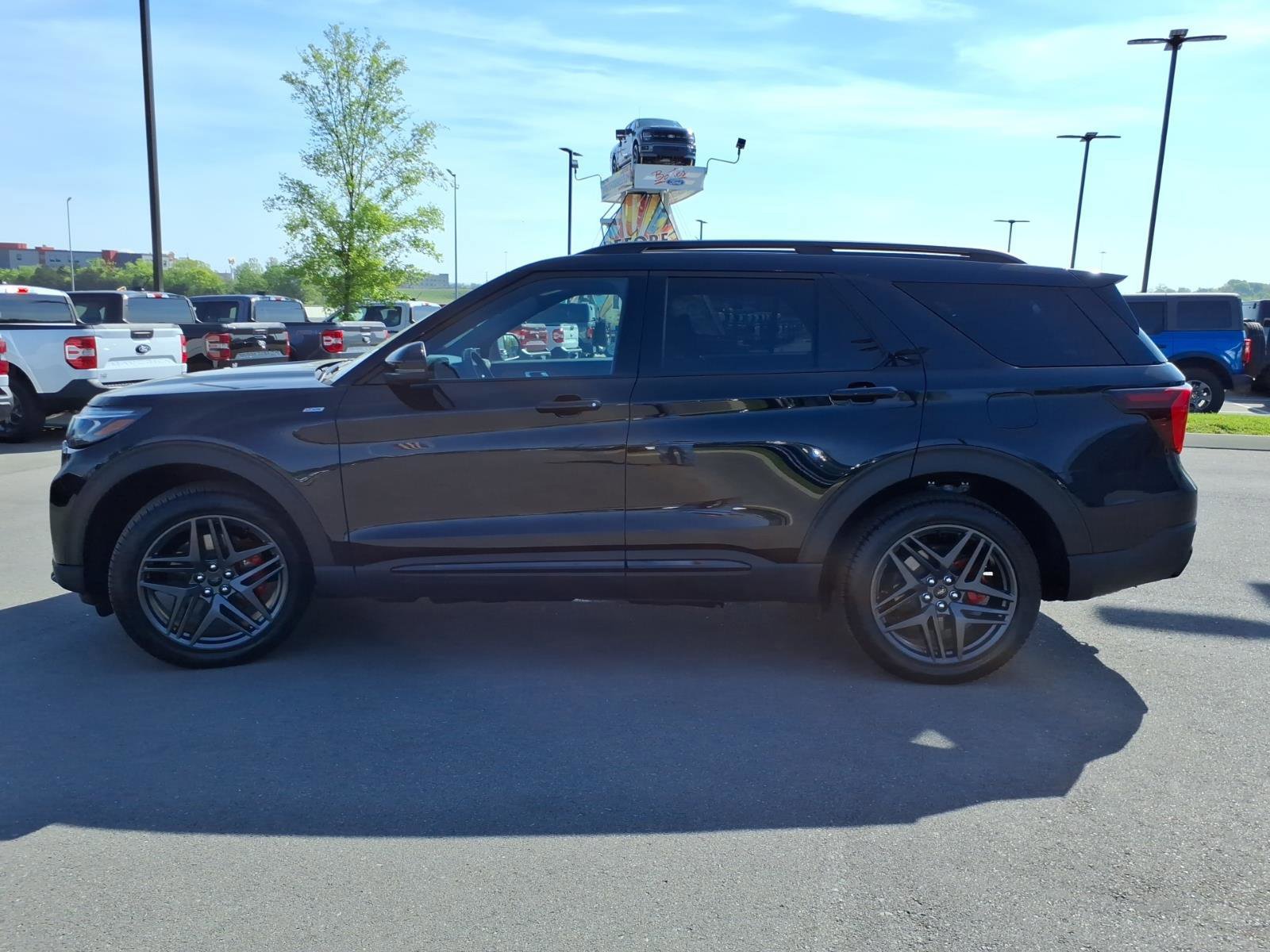 Certified 2025 Ford Explorer ST-Line w/ Premium Package image 2