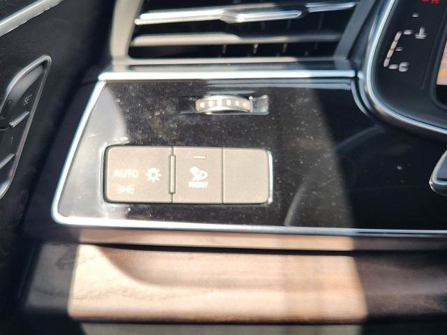 Used 2019 Audi Q8 Premium Plus w/ Premium Plus AWD/4WD image 21