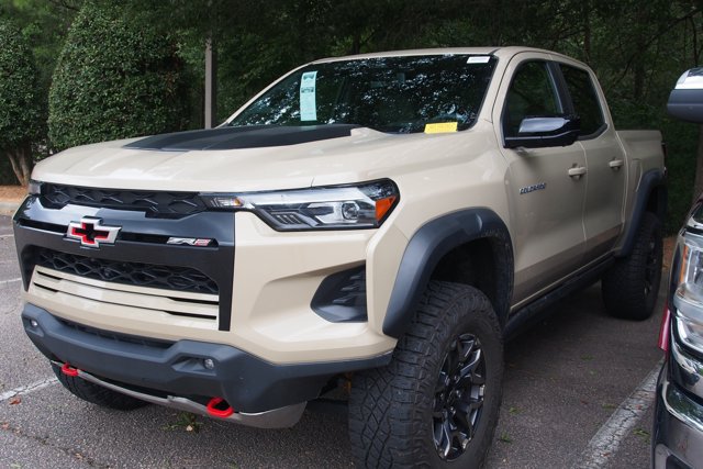Used 2024 Chevrolet Colorado ZR2 w/ Technology Package AWD/4WD image 4