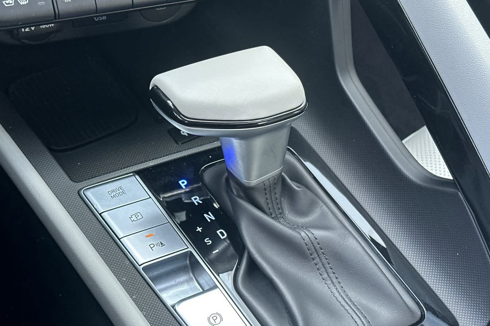 Used 2024 Hyundai Elantra Limited image 20