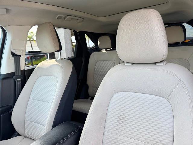 Certified 2022 Ford Escape SE w/ SE Sport Appearance Package FWD image 17