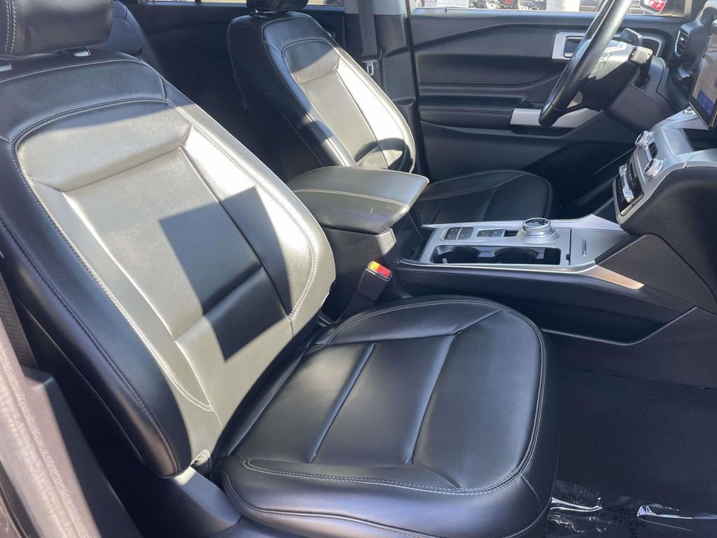 Certified 2022 Ford Explorer XLT w/ Equipment Group 202A image 29