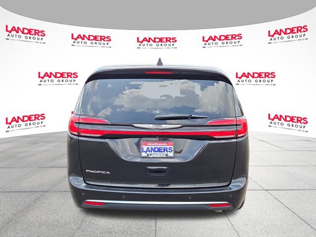 Used 2024 Chrysler Pacifica Touring-L FWD image 4
