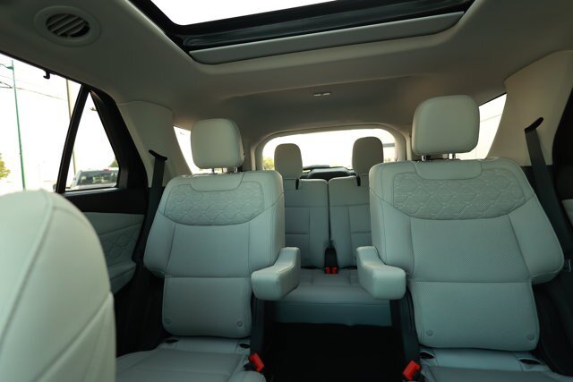 Certified 2025 Ford Explorer Platinum w/ Ultimate Package AWD/4WD image 20