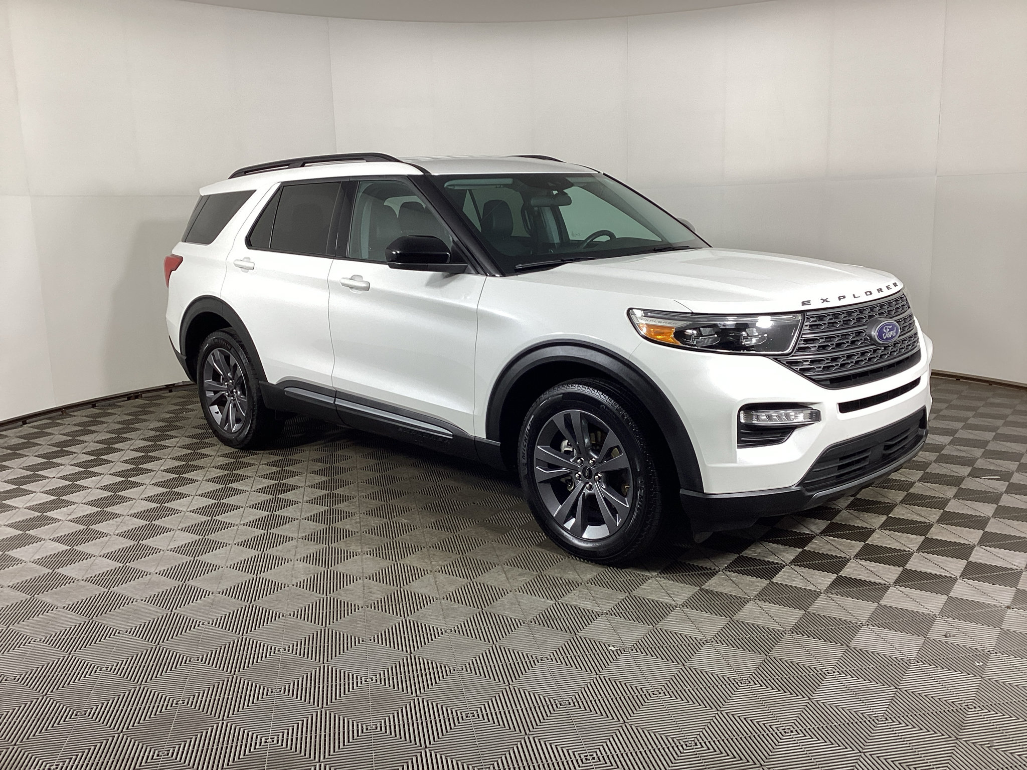 Certified 2024 Ford Explorer XLT w/ Equipment Group 202A