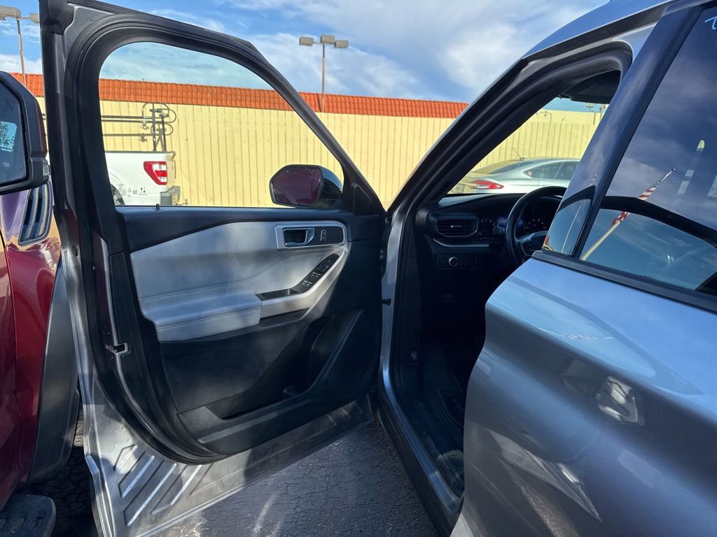 Certified 2022 Ford Explorer XLT w/ Equipment Group 202A image 11