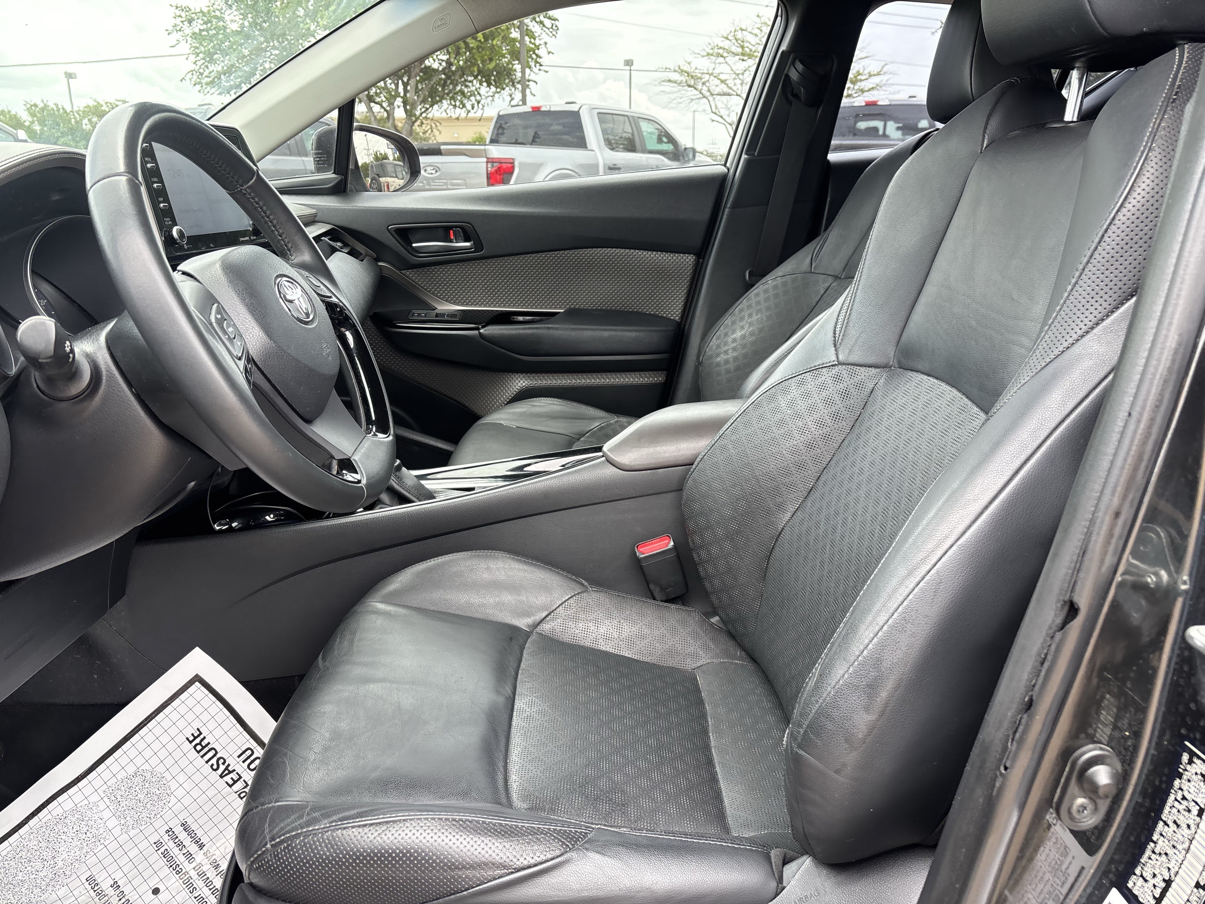 Used 2021 Toyota C-HR Limited FWD image 10