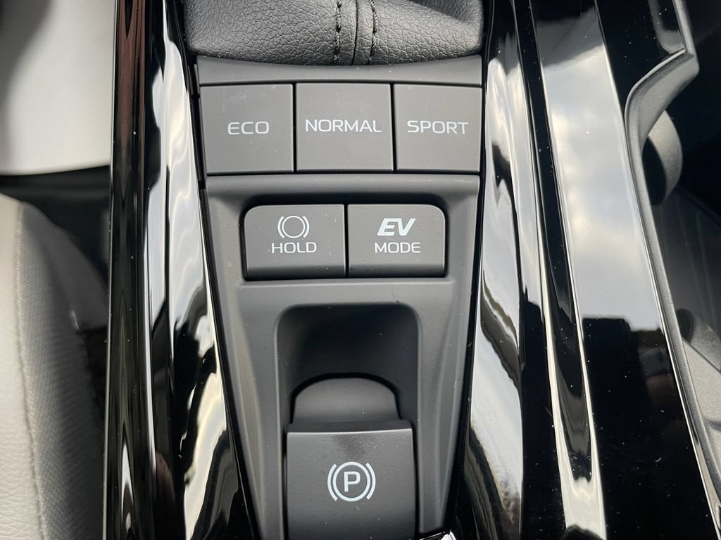 Used 2025 Toyota Camry XLE w/ Premium Plus Package AWD/4WD image 40