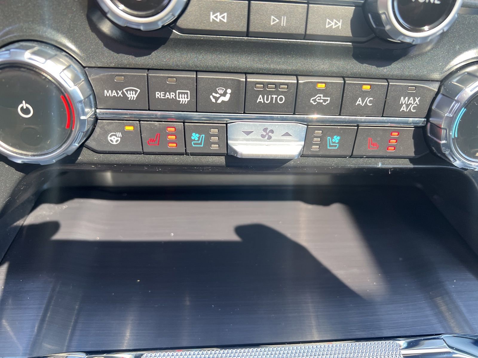 Certified 2022 Ford F150 Lariat w/ Equipment Group 502A High image 28