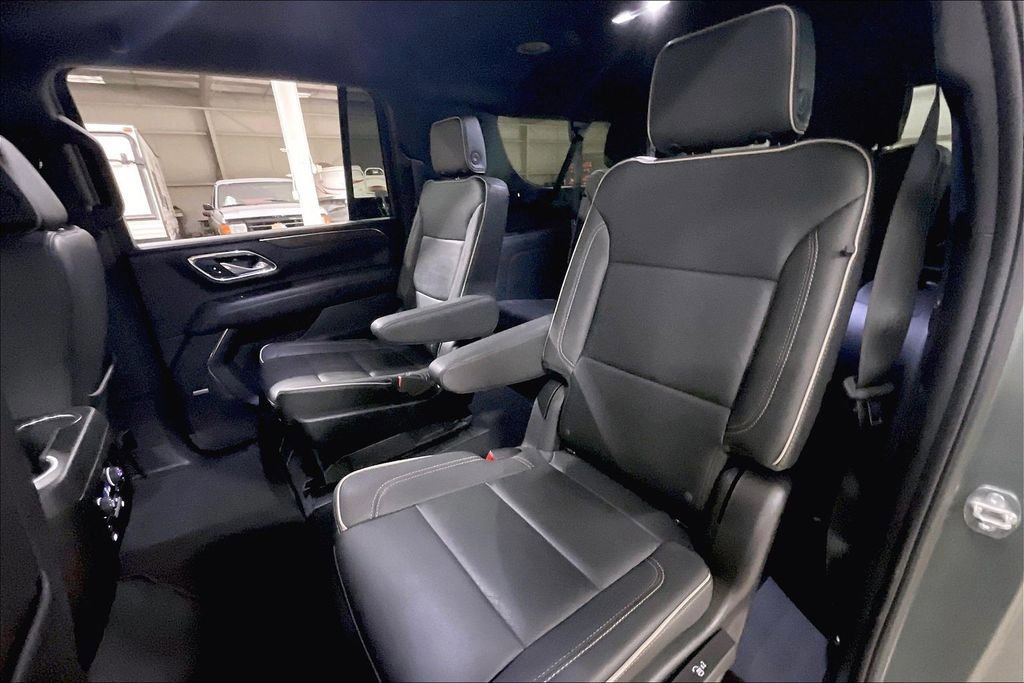 Used 2023 Chevrolet Suburban Premier image 23