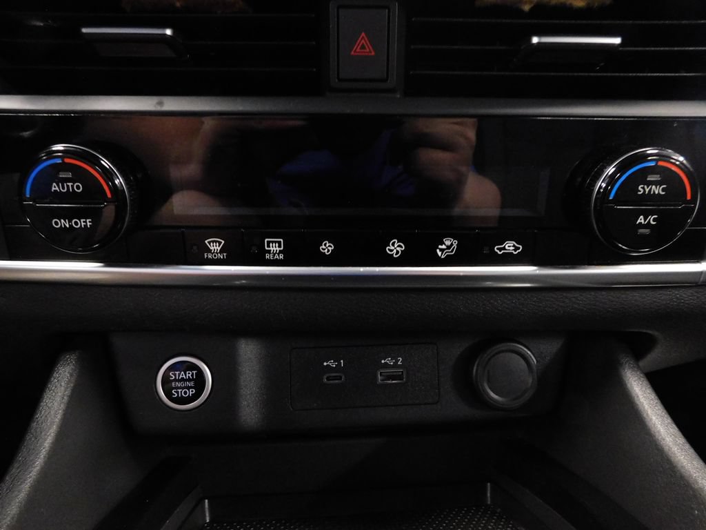 Used 2023 Nissan Rogue SV FWD image 24