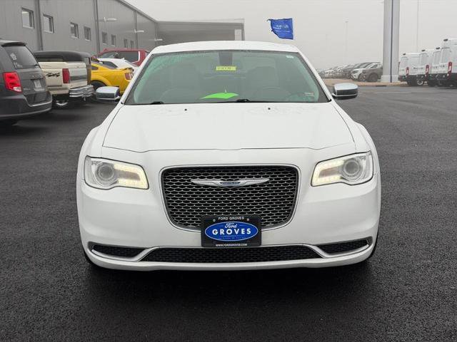 Used 2019 Chrysler 300 Touring w/ Chrome Appearance Package image 6