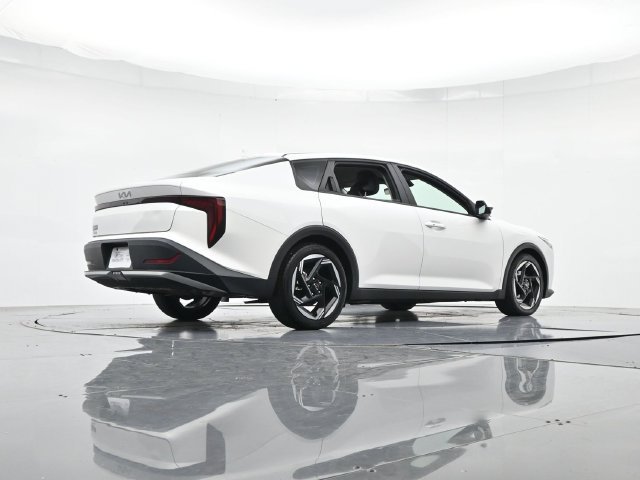 Used 2025 Kia K4 EX FWD image 32