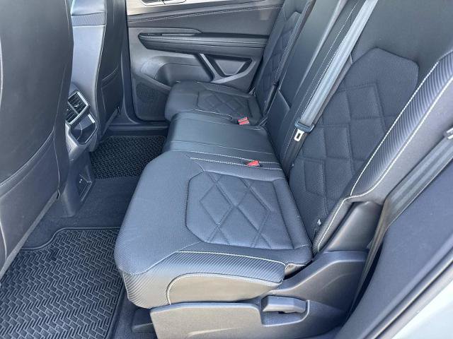 Used 2024 Volkswagen Atlas Cross Sport SE FWD image 15