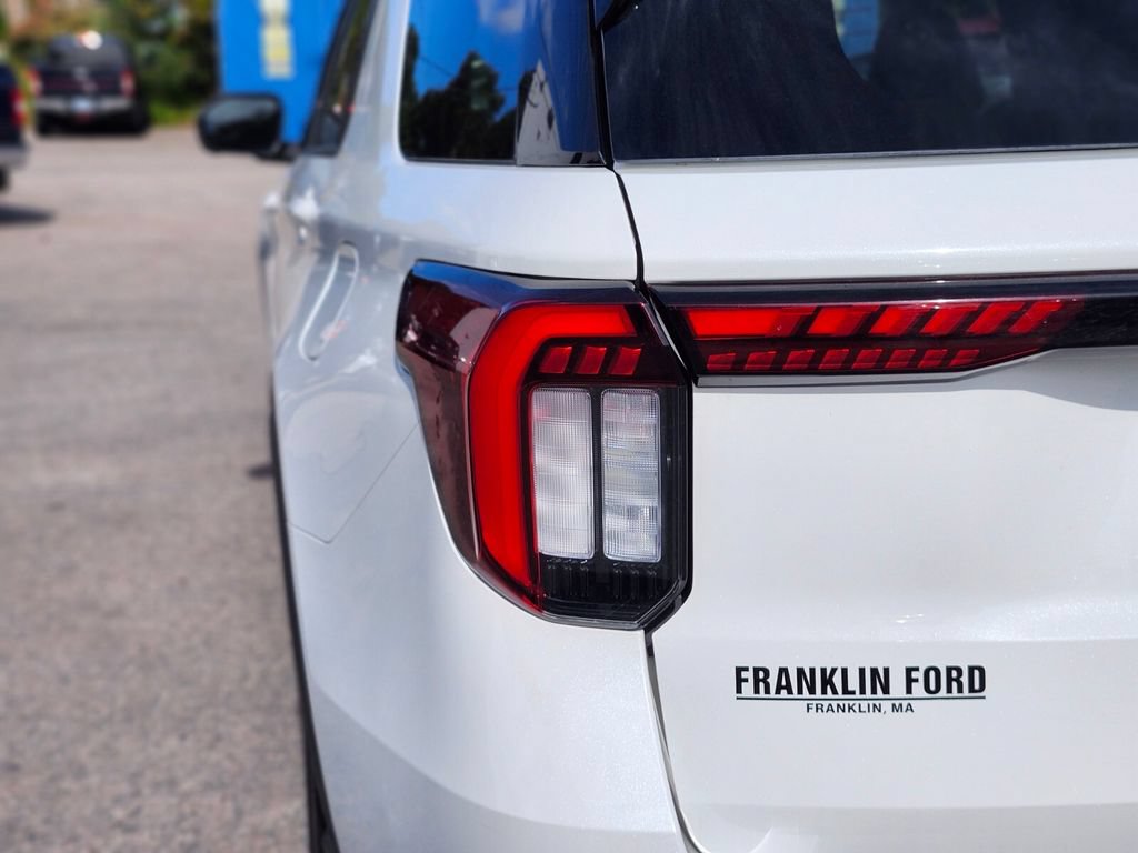 Certified 2025 Ford Explorer ST-Line AWD/4WD image 9