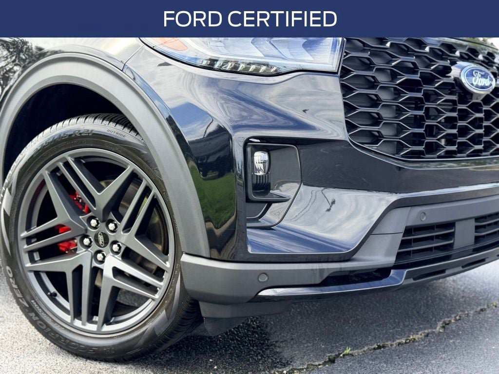 Certified 2025 Ford Explorer ST RWD image 3