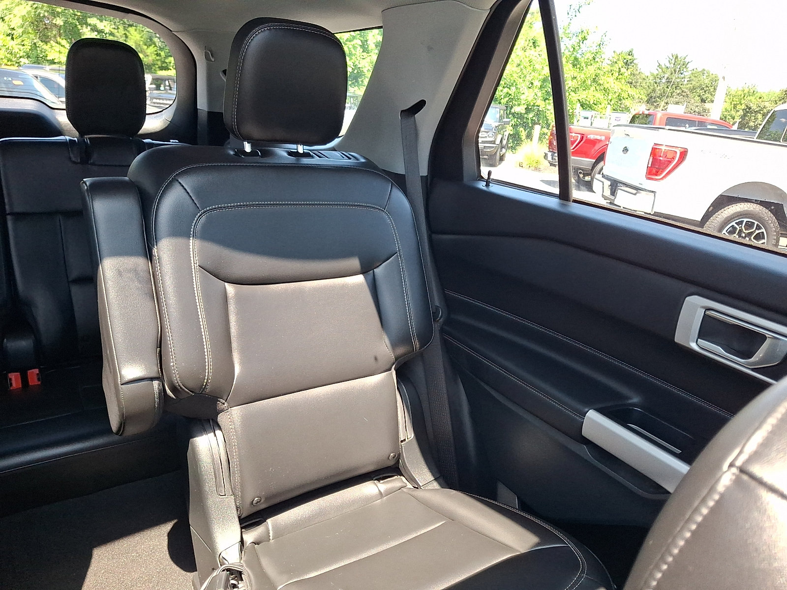 Certified 2024 Ford Explorer XLT w/ Equipment Group 202A AWD/4WD image 20