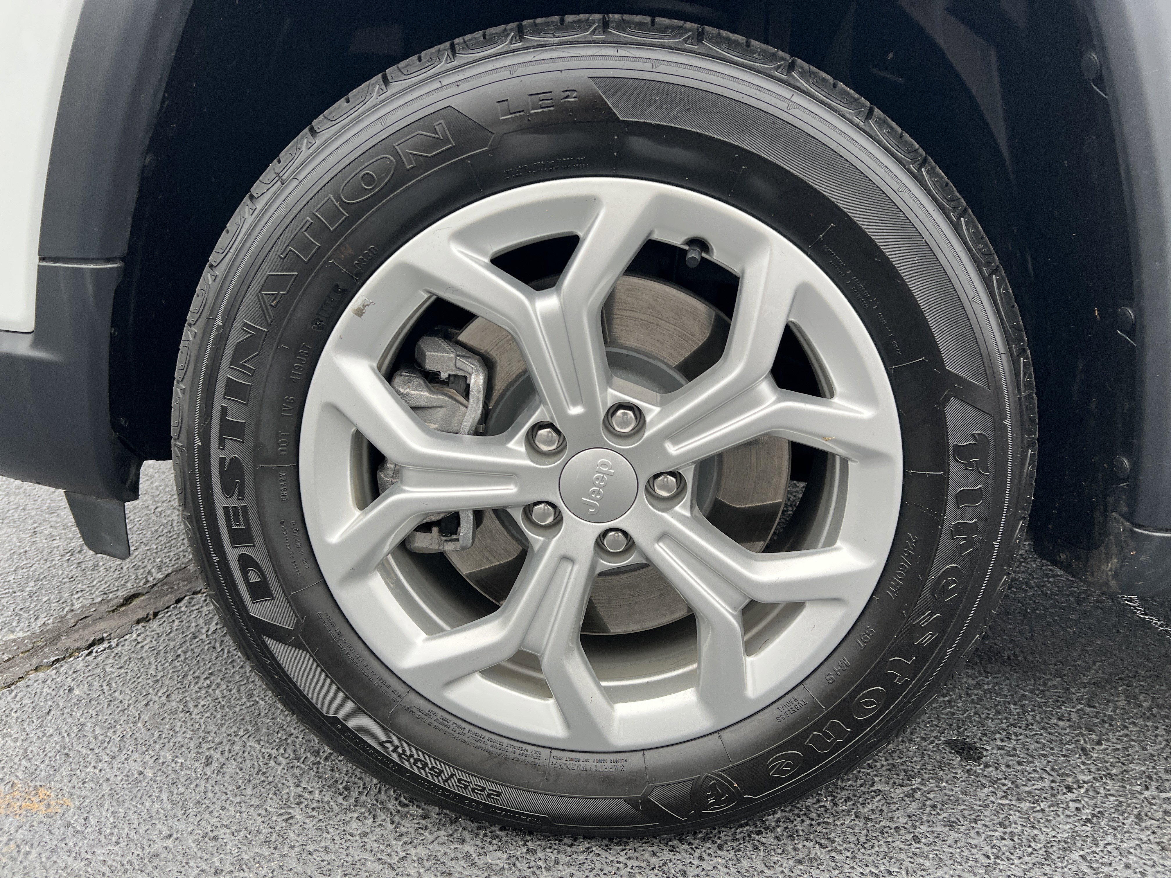 Used 2024 Jeep Compass Latitude image 11