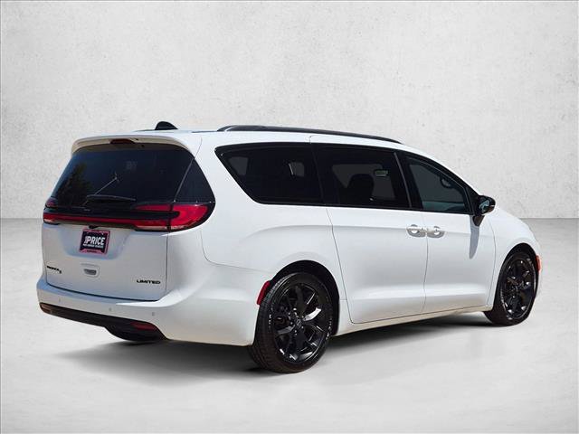 Used 2026 Chrysler Pacifica Limited w/ S Appearance Package FWD image 5