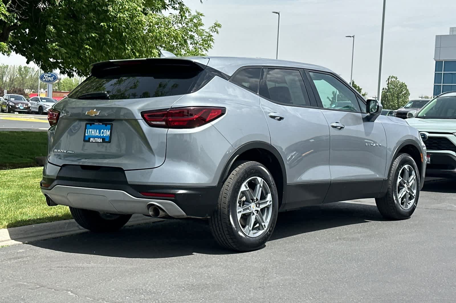 Used 2025 Chevrolet Blazer LT AWD/4WD image 2