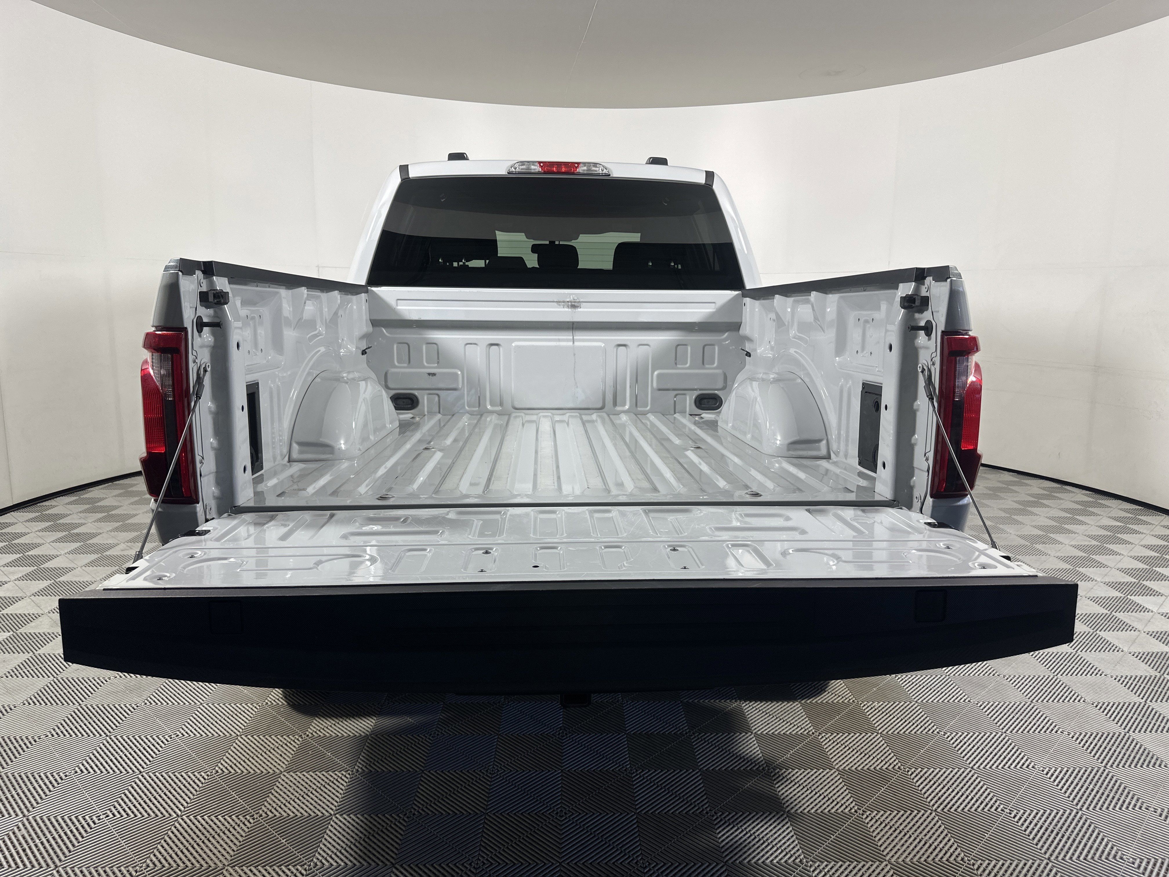 Certified 2024 Ford F150 XLT w/ XLT Black Appearance Package image 25