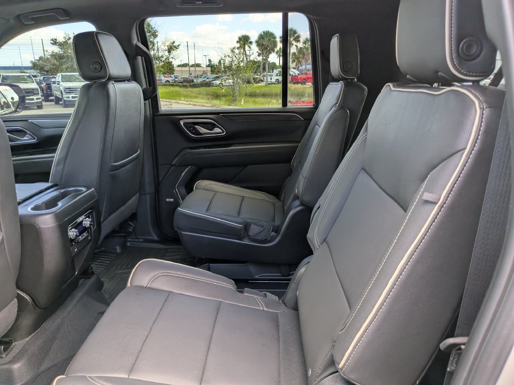 Used 2023 GMC Yukon XL SLT w/ SLT Premium Package AWD/4WD image 22