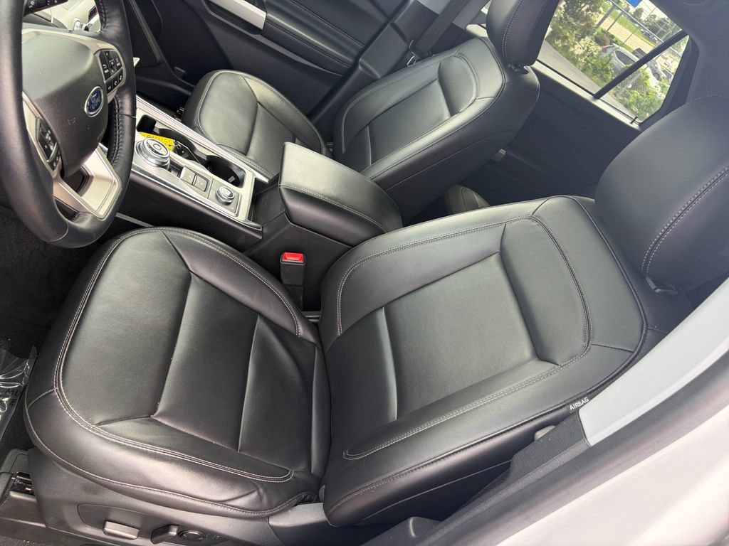 Certified 2022 Ford Explorer XLT w/ Equipment Group 202A AWD/4WD image 16