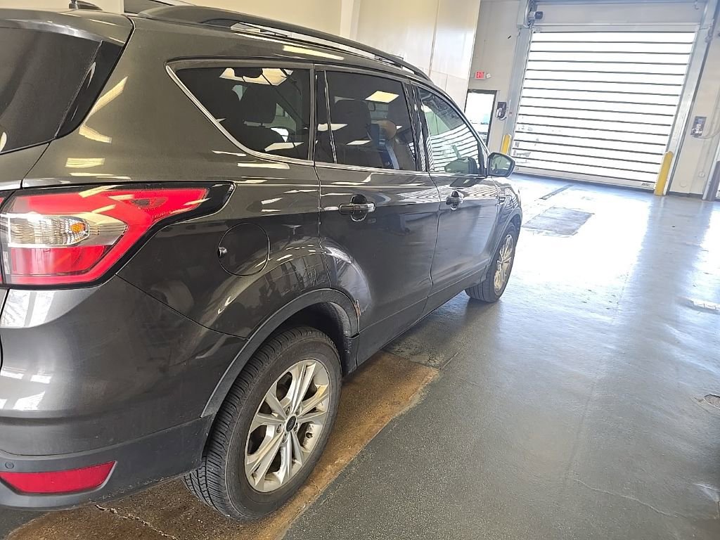Certified 2017 Ford Escape SE w/ Equipment Group 201A image 4