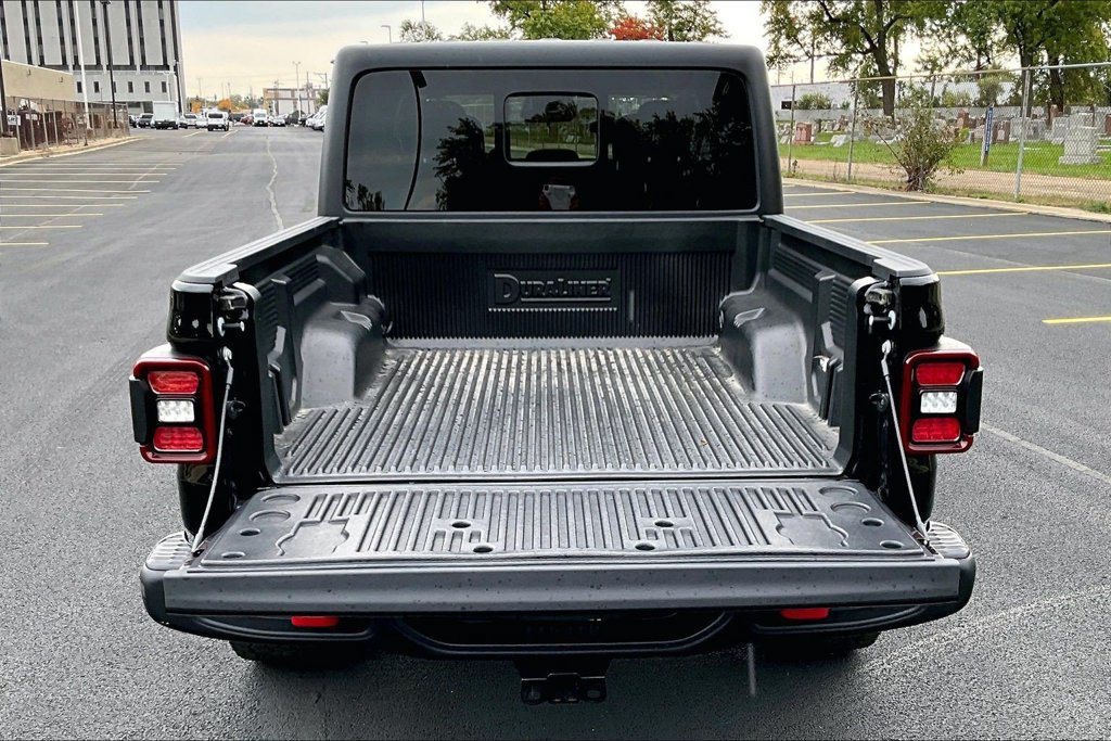 Used 2026 Jeep Gladiator Rubicon w/ Steel Power Dome Hood Package AWD/4WD image 32