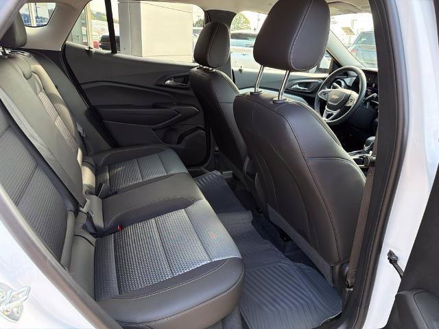 Used 2026 Chevrolet Trax LT w/ LT Convenience Package FWD image 16