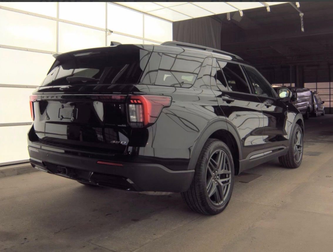Certified 2025 Ford Explorer ST-Line w/ Premium Package AWD/4WD image 3