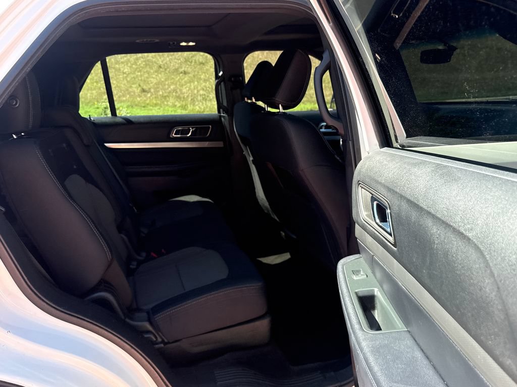 Certified 2018 Ford Explorer XLT w/ Equipment Group 201A AWD/4WD image 25