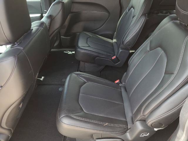 Used 2026 Chrysler Pacifica Select FWD image 16