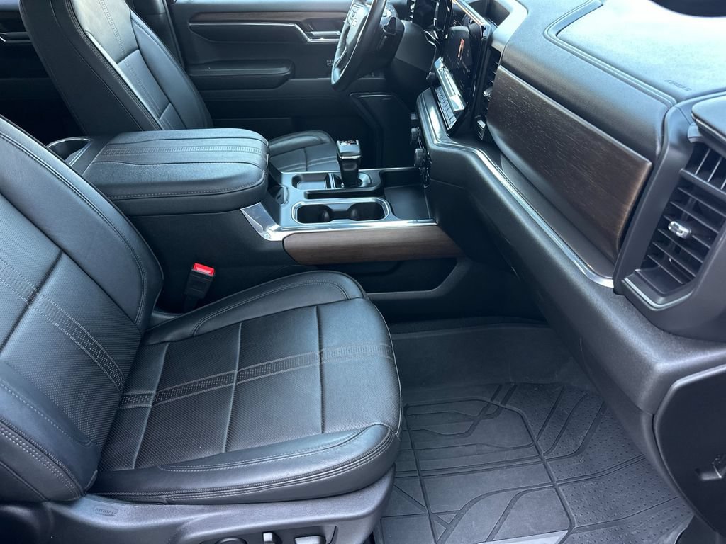Used 2024 Chevrolet Silverado 1500 High Country w/ Technology Package AWD/4WD image 14