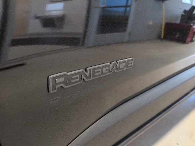 Used 2017 Jeep Renegade Trailhawk image 11