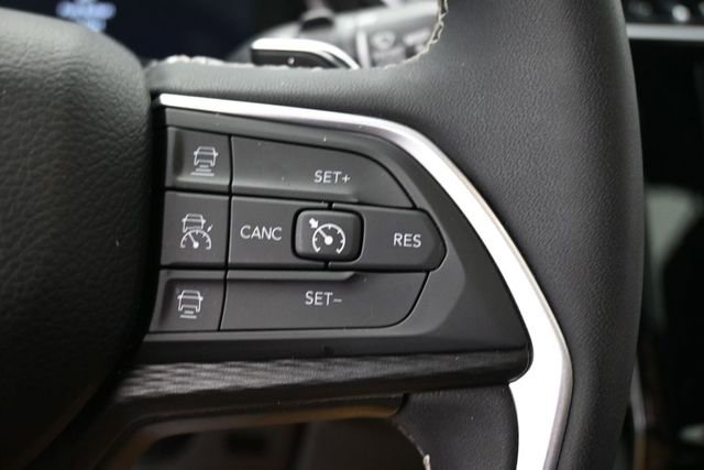 Used 2023 Jeep Grand Cherokee L Altitude AWD/4WD image 18
