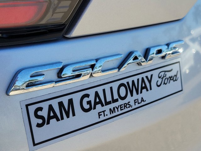 Certified 2018 Ford Escape SEL w/ Ford Safe & Smart Package image 9