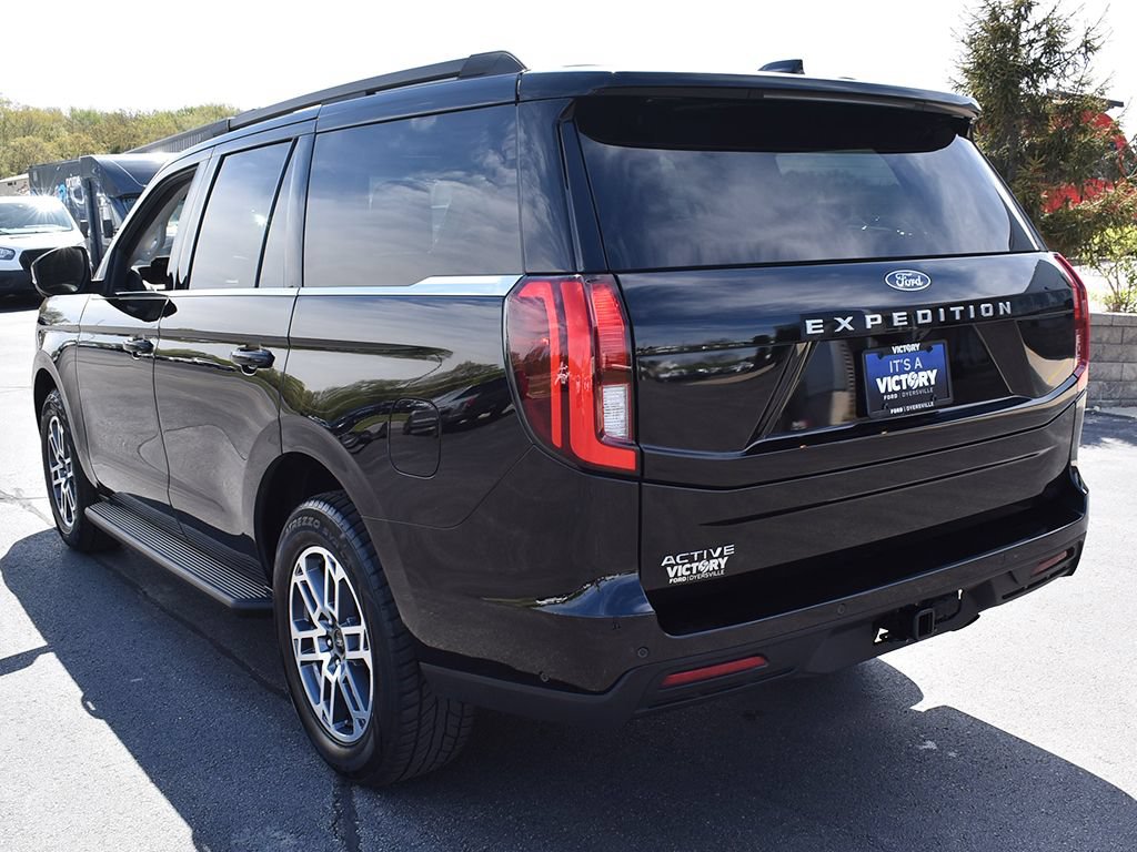 Certified 2025 Ford Expedition Active AWD/4WD image 3