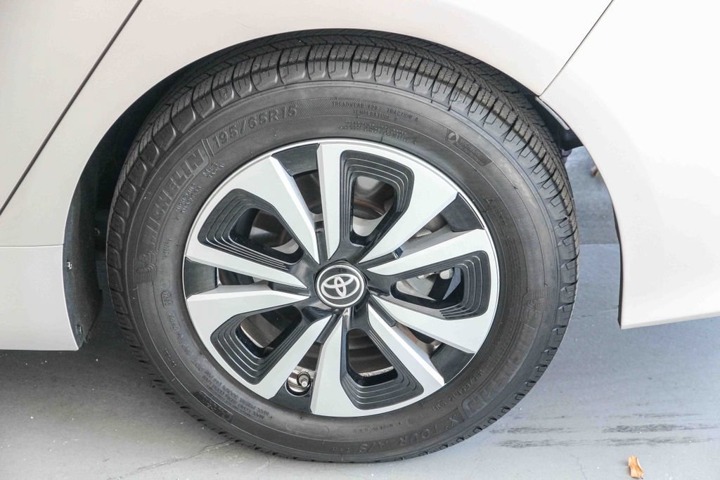 Used 2017 Toyota Prius Prime Premium w/ Carpet Mat Package FWD image 12