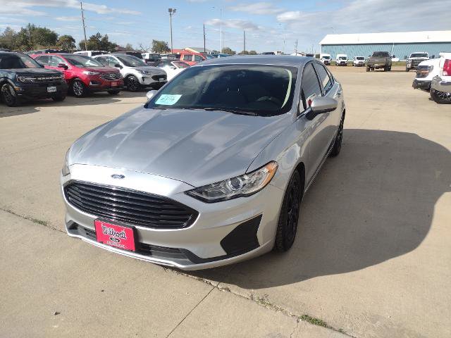 Certified 2020 Ford Fusion SE image 2