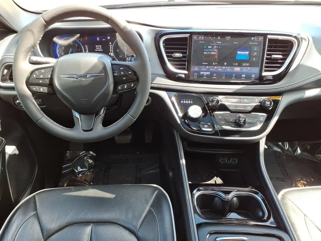 Used 2025 Chrysler Pacifica Limited FWD image 20